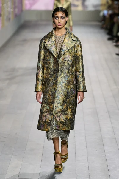 Look 26